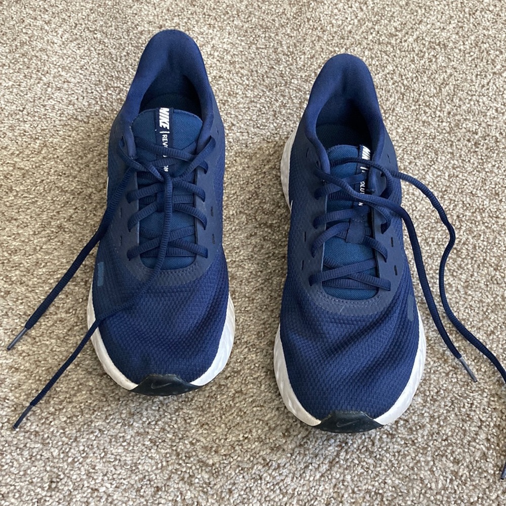 Nike revolution